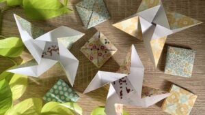 Fabriquer des sachets de graines : un pliage origami original