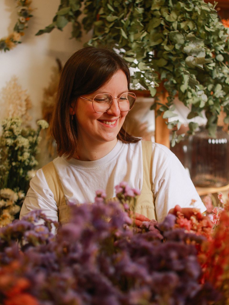 Marie créatrice de bouquets de fleurs séchées durables