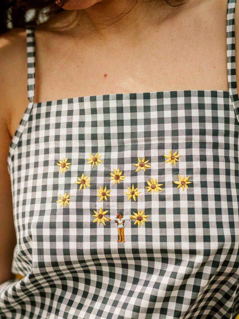 Vêtements broderies fleuries Lundi au soleil