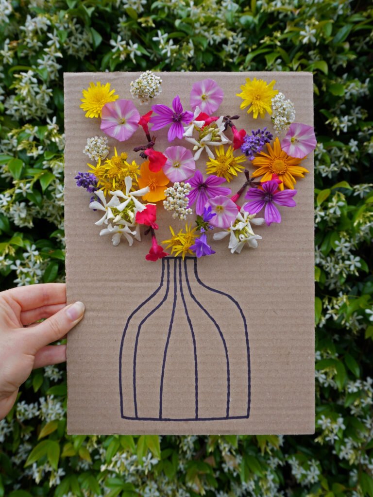 DIY créer un vase en carton pour bouquet de fleurs éphémère